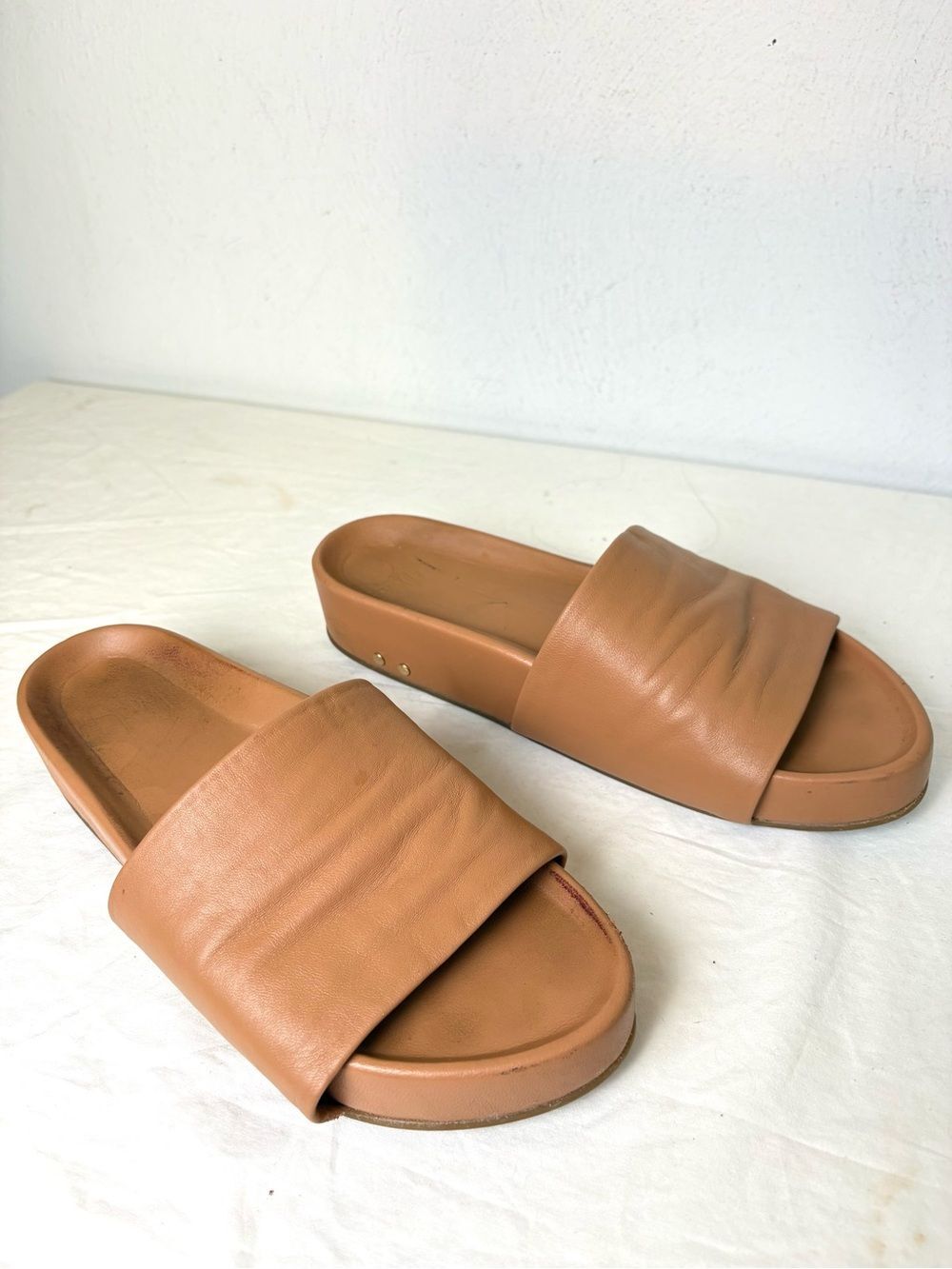 beek Women's Tan Slide Sandals with Wide Band